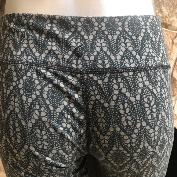 Prana Paisley Green Cropped Yoga Leggings Women’s Size Medium - Picture 4 of 7